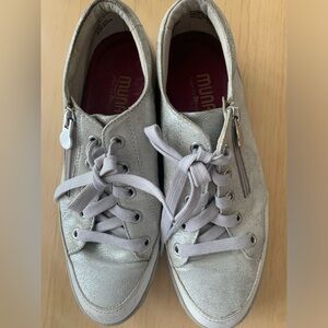 Munro - Women’s Sneakers